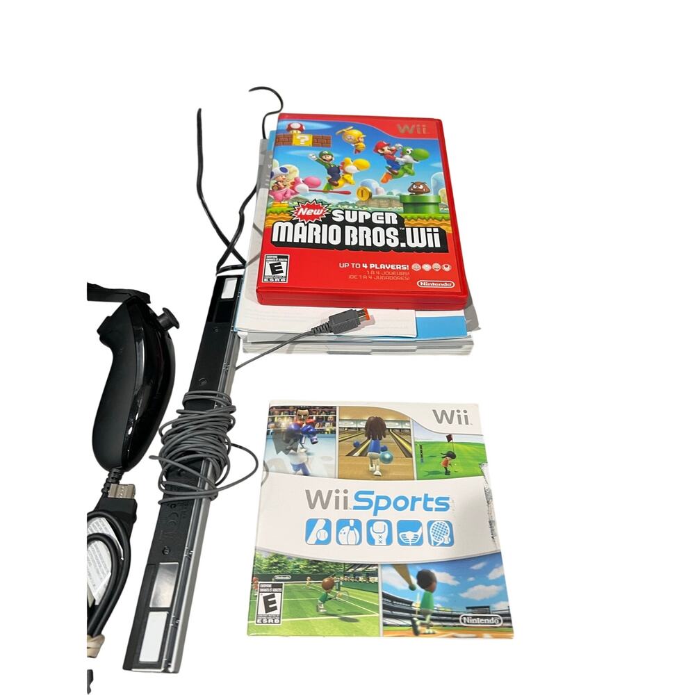 Nintendo Wii RVL-001 Console Bundle GameCube Compatible Wii Sports Mario - Picture 3 of 11